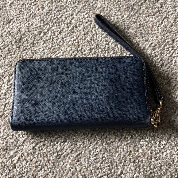 Michale Kors wristlet wallet - Picture 3 of 3